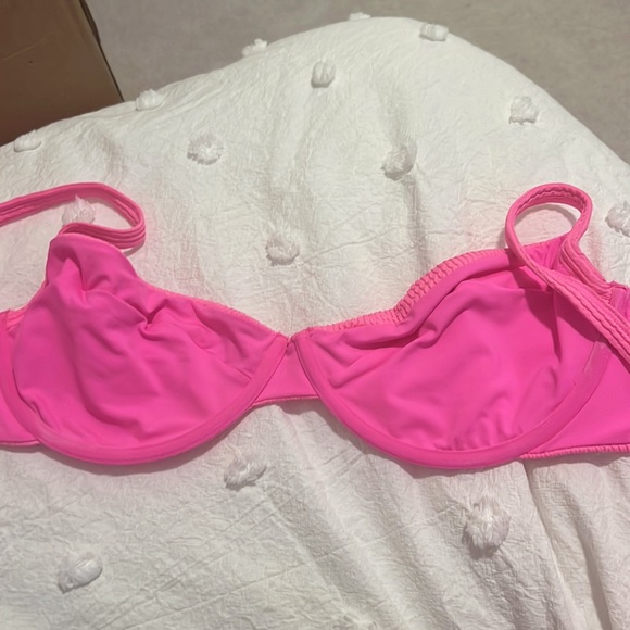 Maui top in neon pink crinkle - Picture 6 of 7